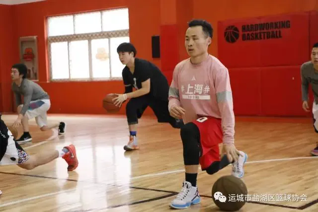 大学生篮球社团如何引入智能情感技术_2